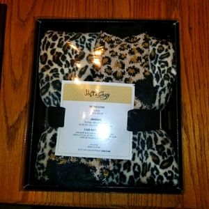 Cheetah Throw & Pair of Socks